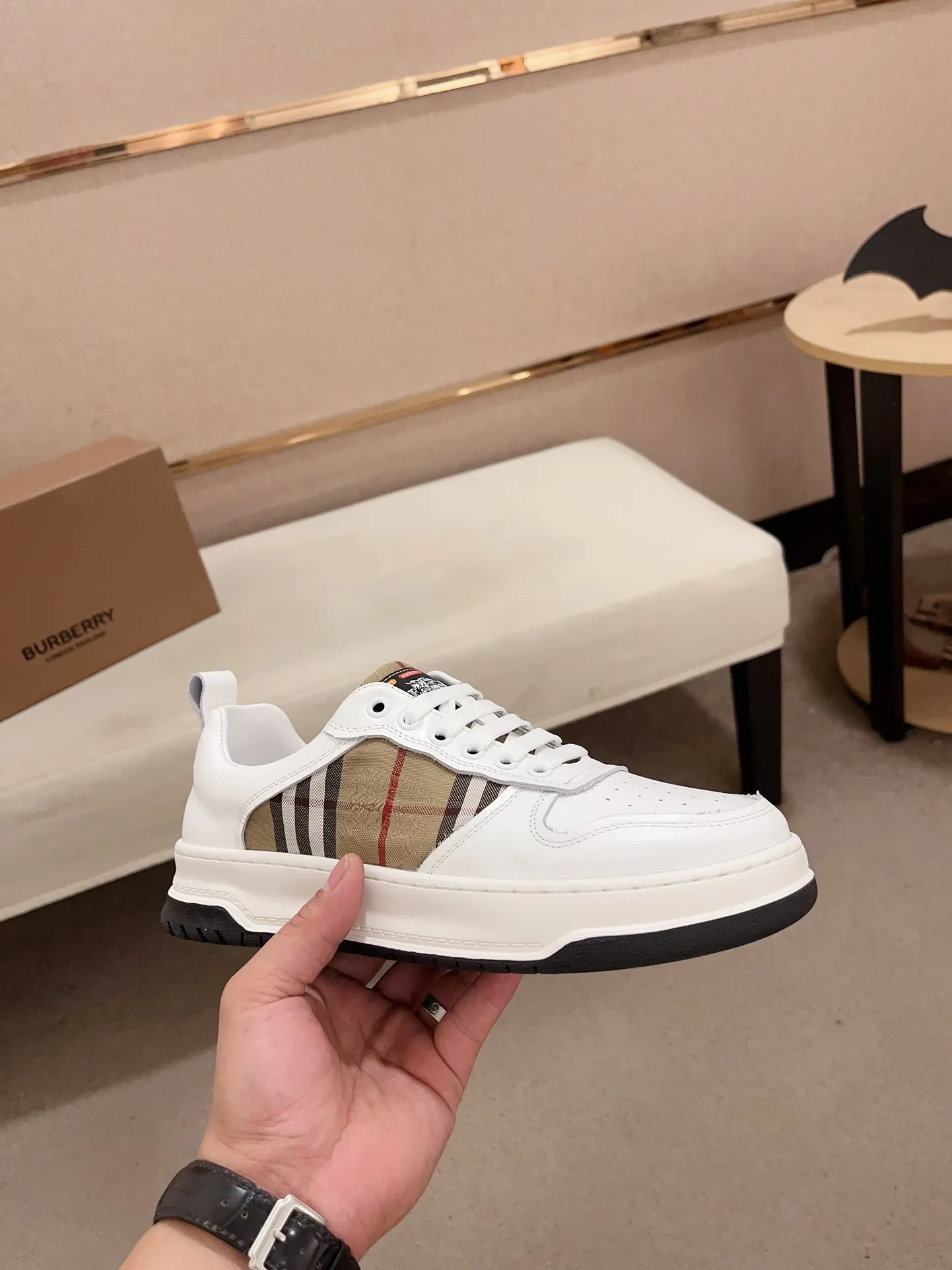 Men's shoes💰: 400💰🇮🇹🇮🇹The counters are synchronized with BURBERRY's top purchasing agents🔍🔍Synchronized sales. Positive code number: 38-44. Italian imported cowhide with official website fabric. Fully imported sheepskin lining, sole: original sole provided by the original factory, exclusive movable molded sole, super comfortable, original factory follow-up goods, 🔍🔍high quality, you can enter and leave the counter at will, welcome to compare (can be customized 45)